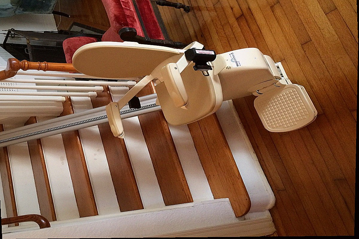 Monte escalier Villeneuve-sur-Lot — photo installation