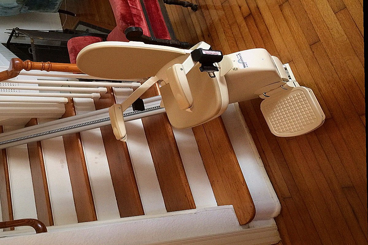 Monte escalier Fougères — photo installation