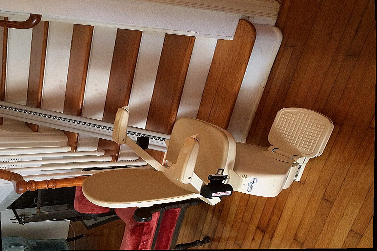 Monte escalier Le Creusot — photo installation